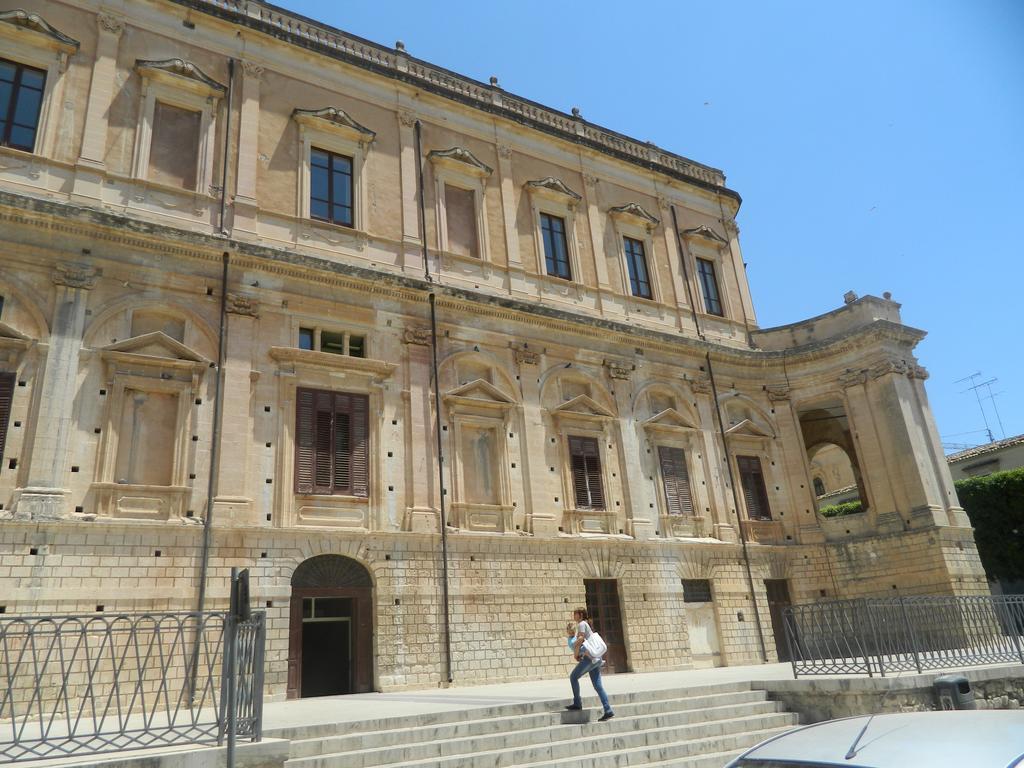 Apartament Casa Elia: Locazione Breve Noto Zewnętrze zdjęcie